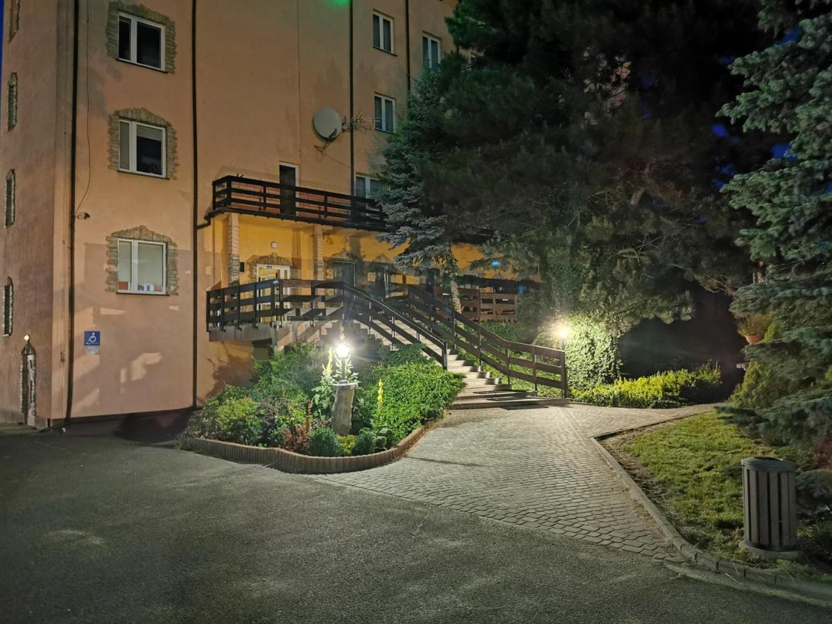 Hotel U Witaszka Czosnów Extérieur photo